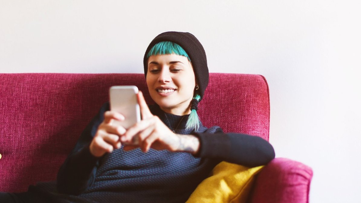 student_on_sofa_signing_in