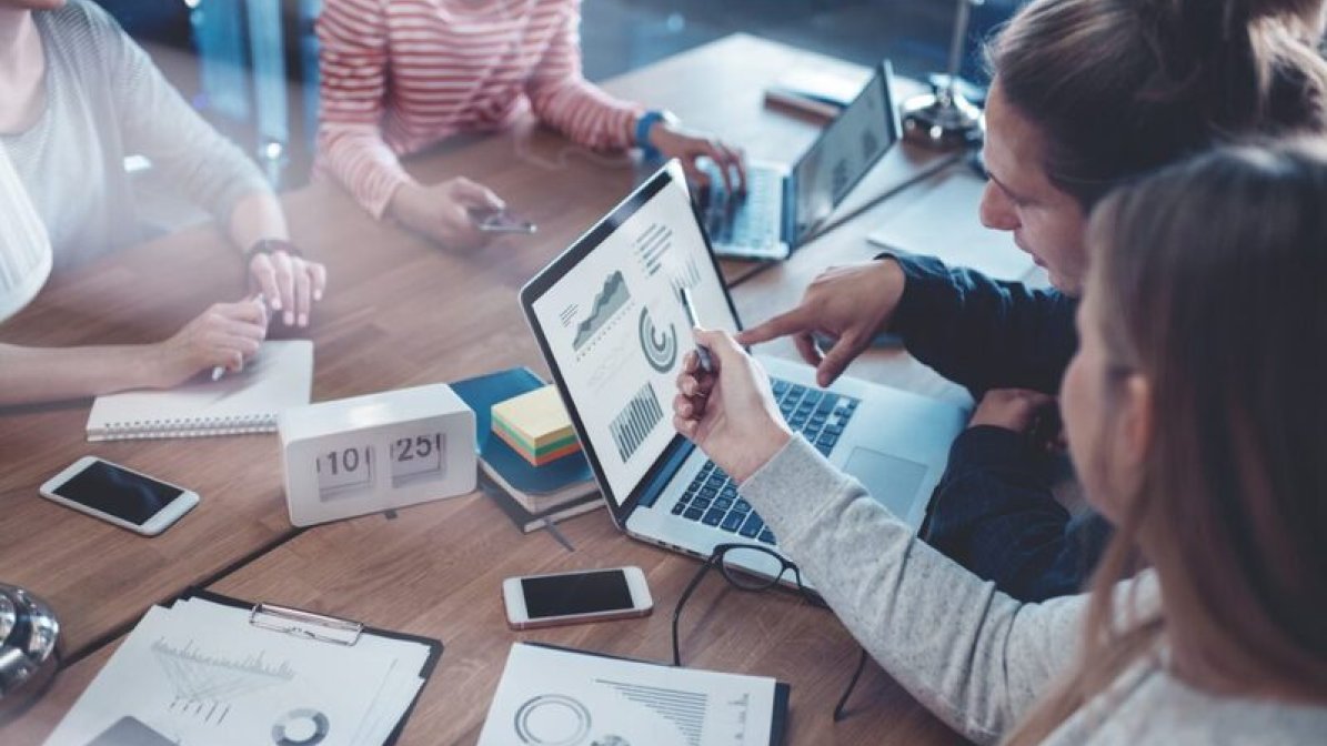People viewing a report