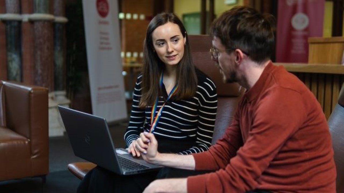 Student getting housing advice from students' union 