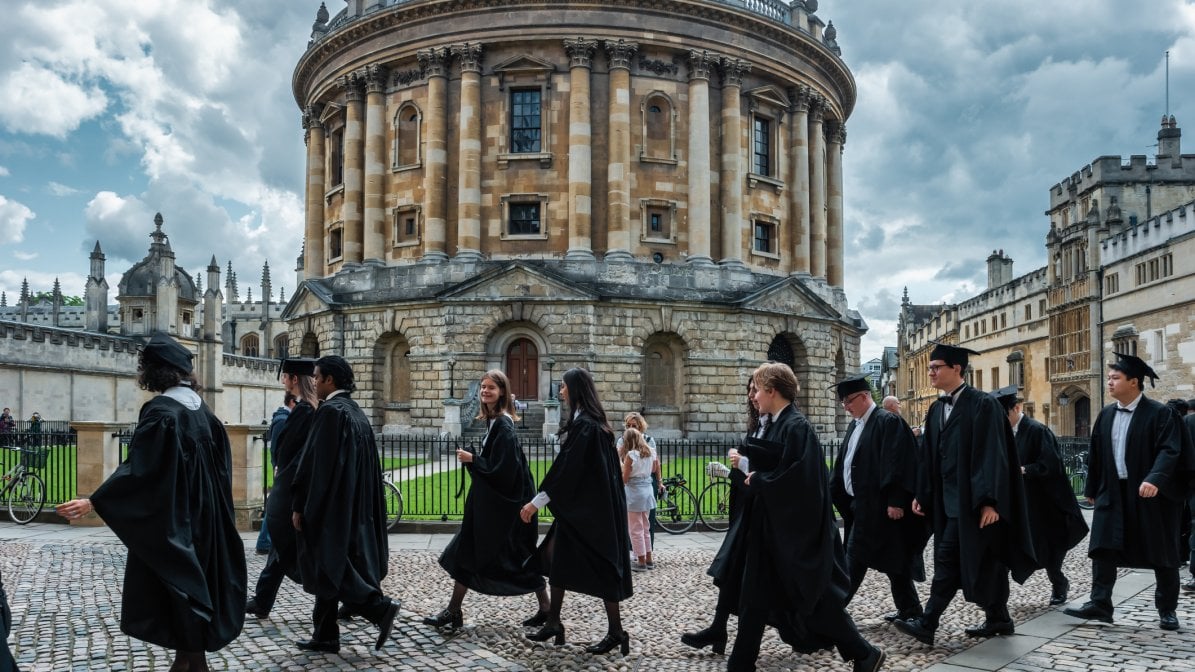 university of oxford graduates walking