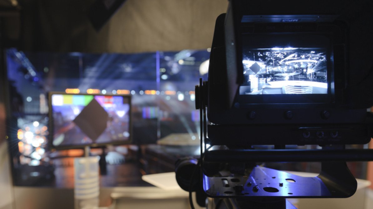 Digital camera and recording equipment