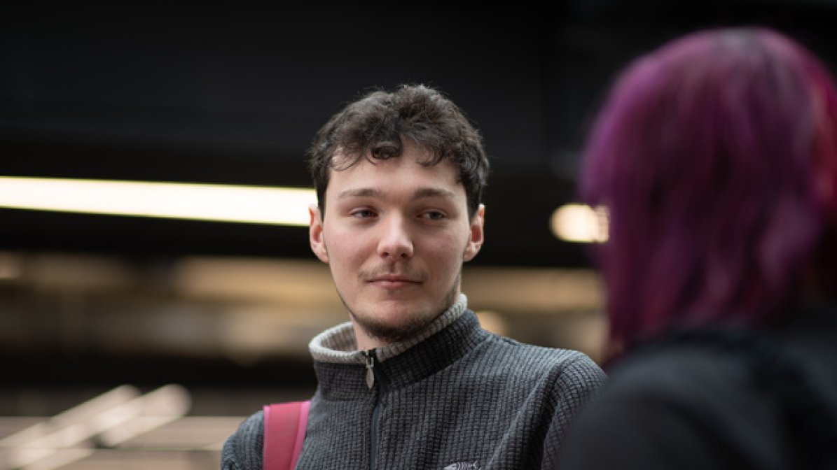 Student talking to adviser 