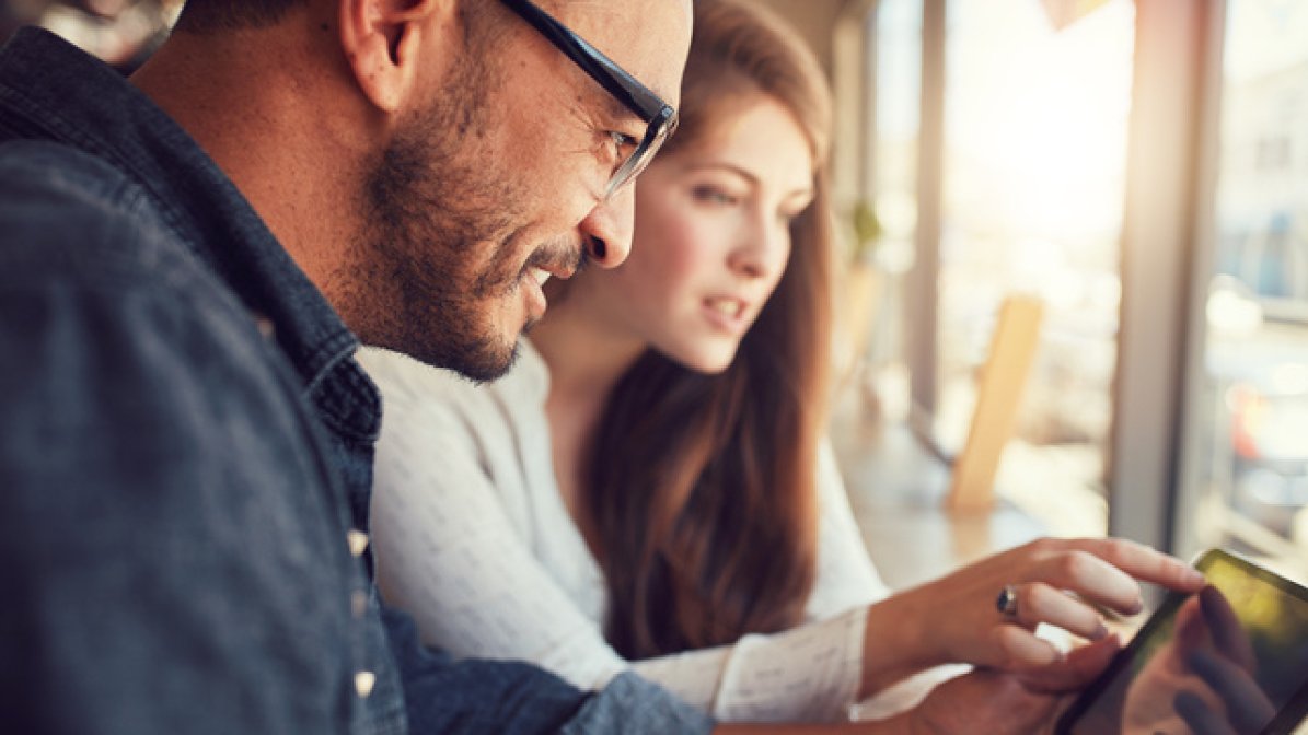 Parent and child searching for Clearing vacancies online