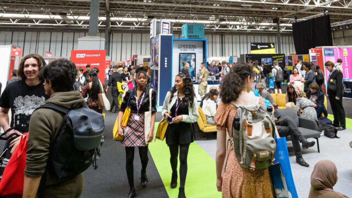 Students at a UCAS Discovery event