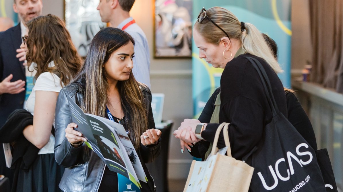 Exhibitor stand conversation