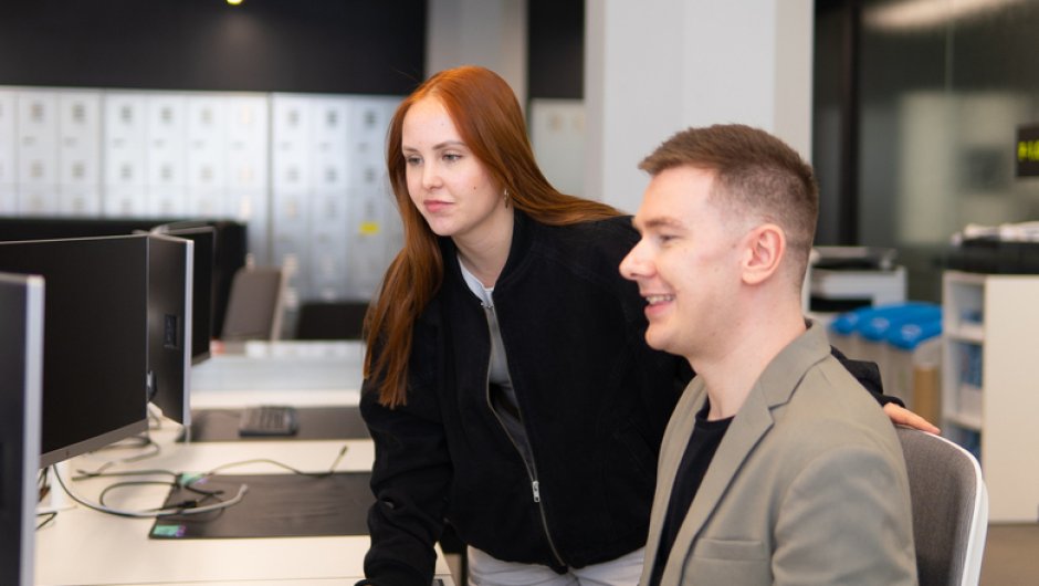 Students using Career Finder online to search for apprenticeship vacancies