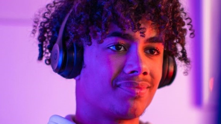 Student watcvhing Subject Spotlights on computer